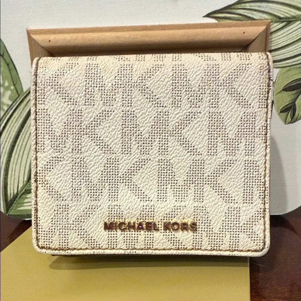 Michael Kors chic beige
